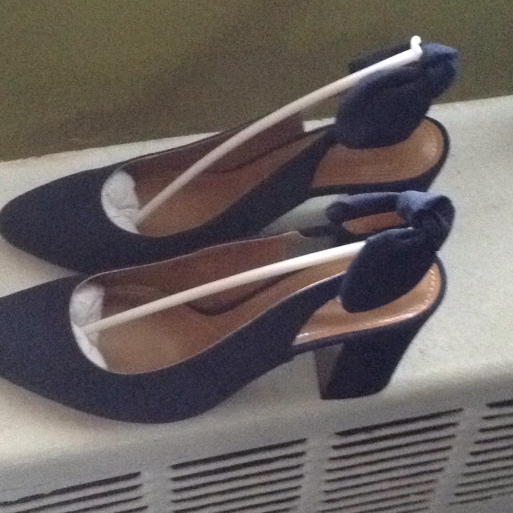STEP IN STYLE...IN NAVY BLUE